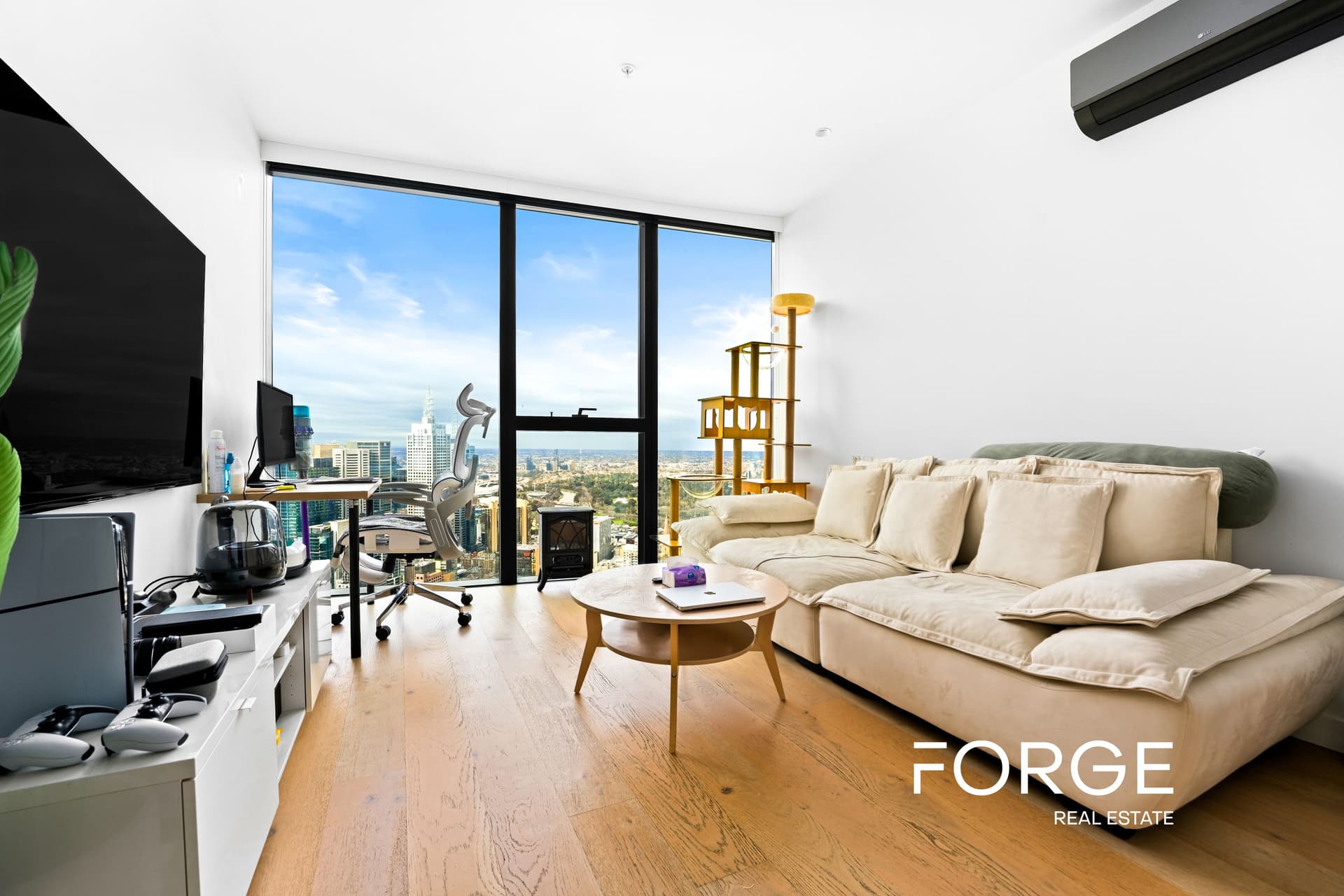 6408 / 228 La Trobe Street, MELBOURNE