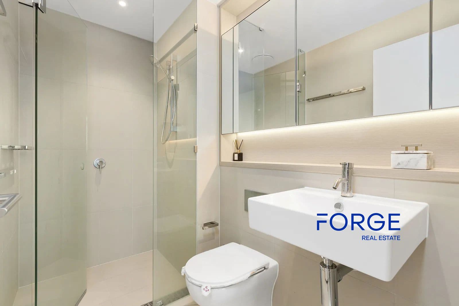 713 / 915 Collins Street, DOCKLANDS