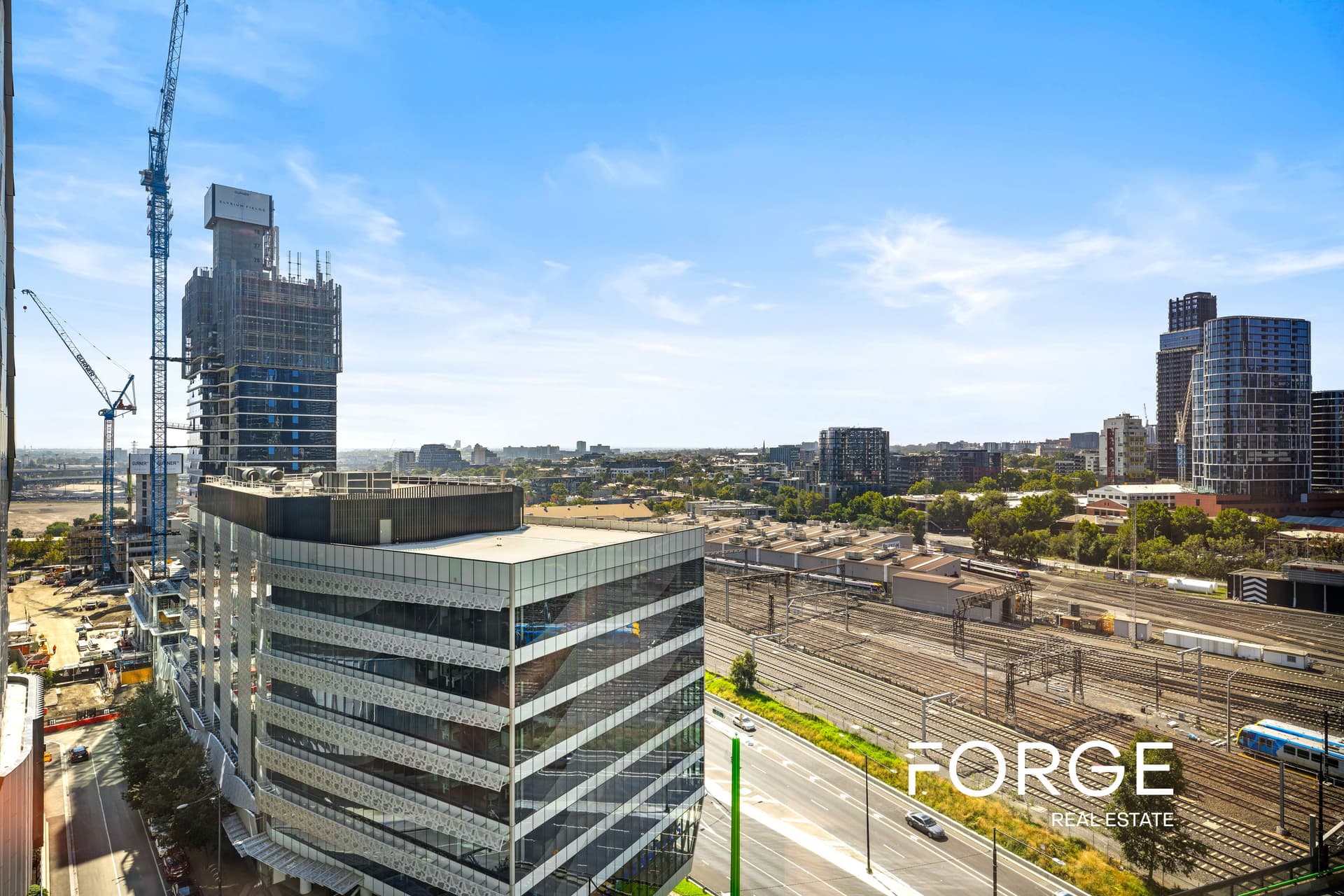 1313 / 677 La Trobe Street, DOCKLANDS