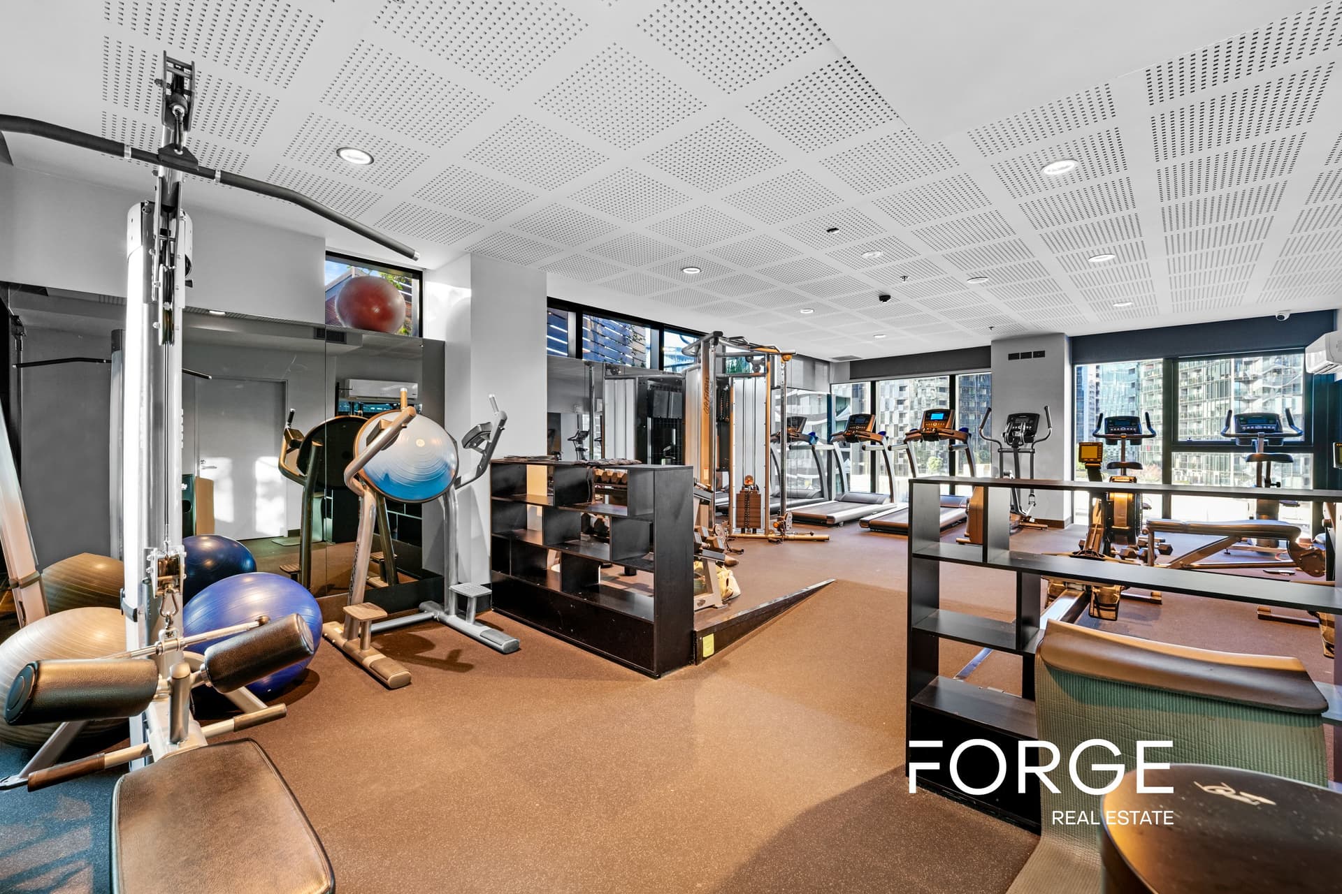 1810 / 8 Pearl River Road, DOCKLANDS